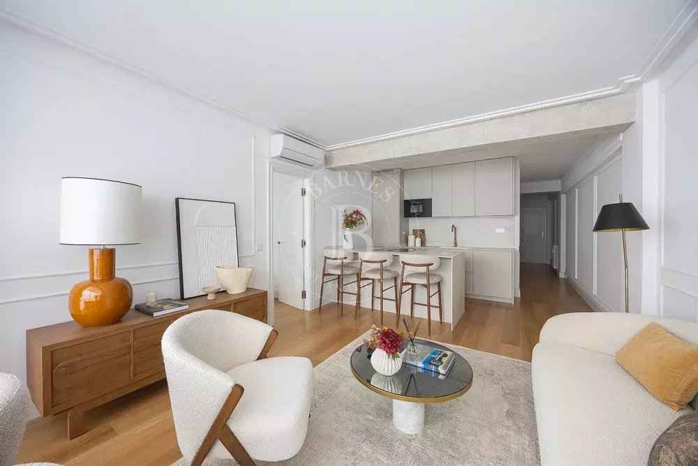 E50a01f84b438f36a01dd0a169de33e6 4349788cd3 1000 original - Attribut alt par défaut.