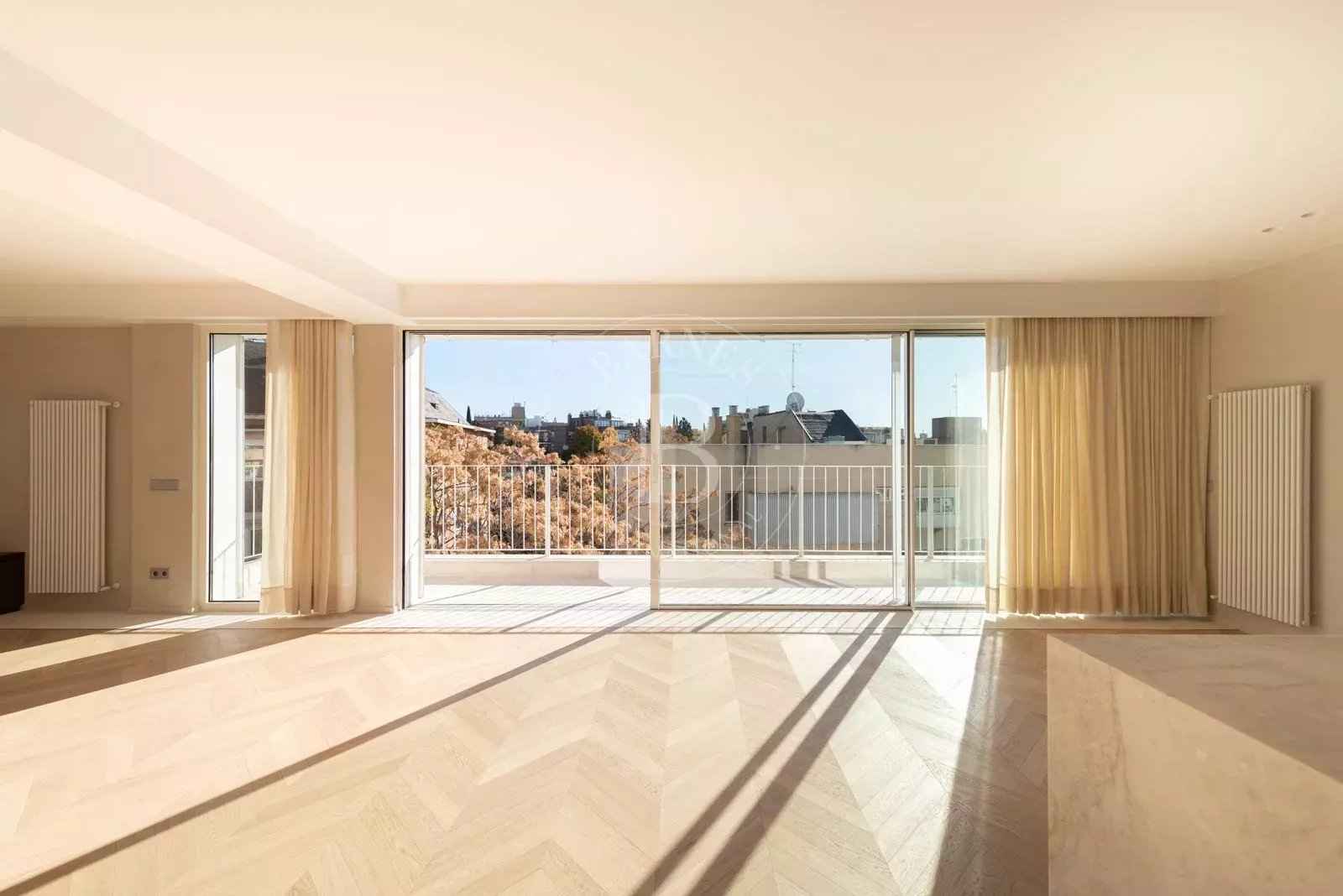 E90eb7a52da2e5ef37ca34658439f00b dfe2352550 1600 original - Attribut alt par défaut.