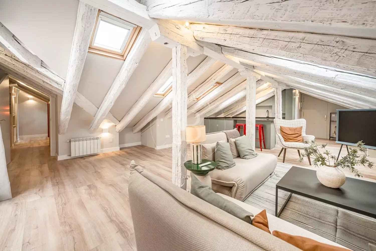 750b4d7f58a5fffa7b6846741e4bef19 0173042940 1500 original - Attribut alt par défaut.