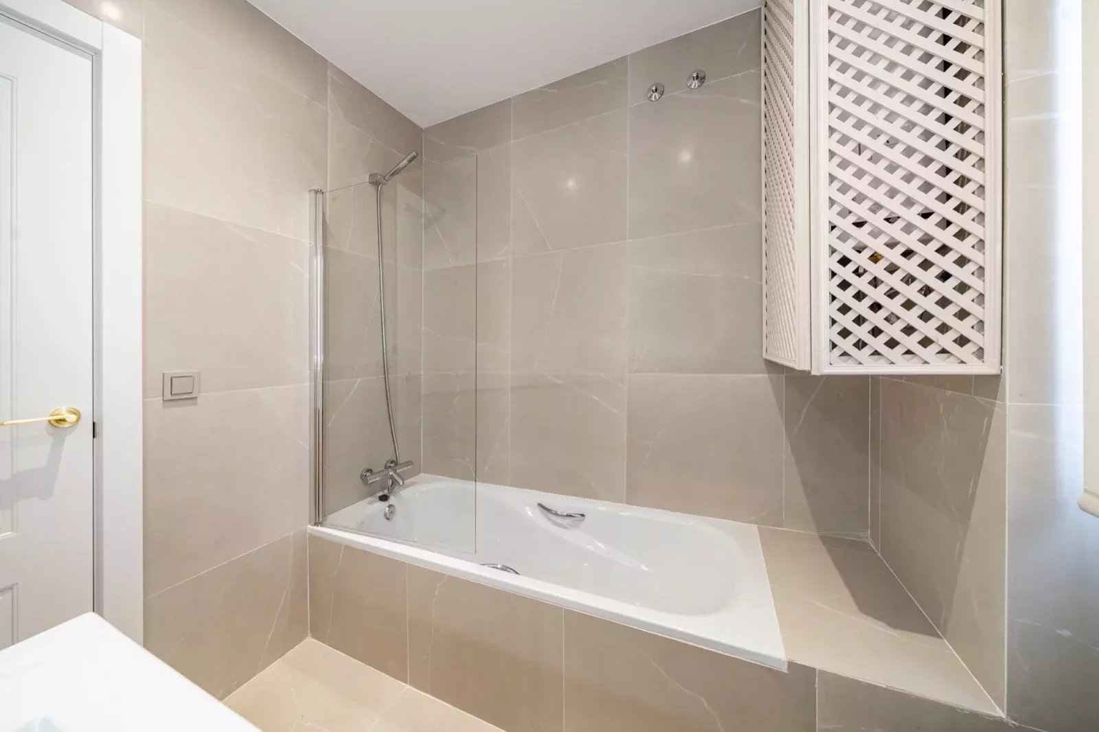 B5f4393e27f19f1ca778a617b1d6cf9f 69679f1de3 1600 original - Attribut alt par défaut.