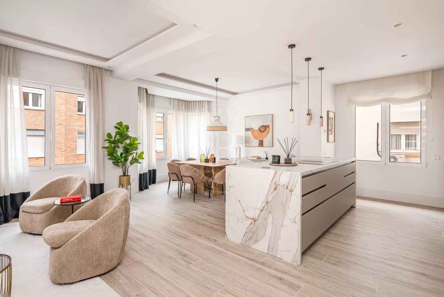 A3f736540e6c1af055e78c3b510ad618 1169b5834f 1500 original - Translation missing: en.helpers.application.image_tag.default_alt