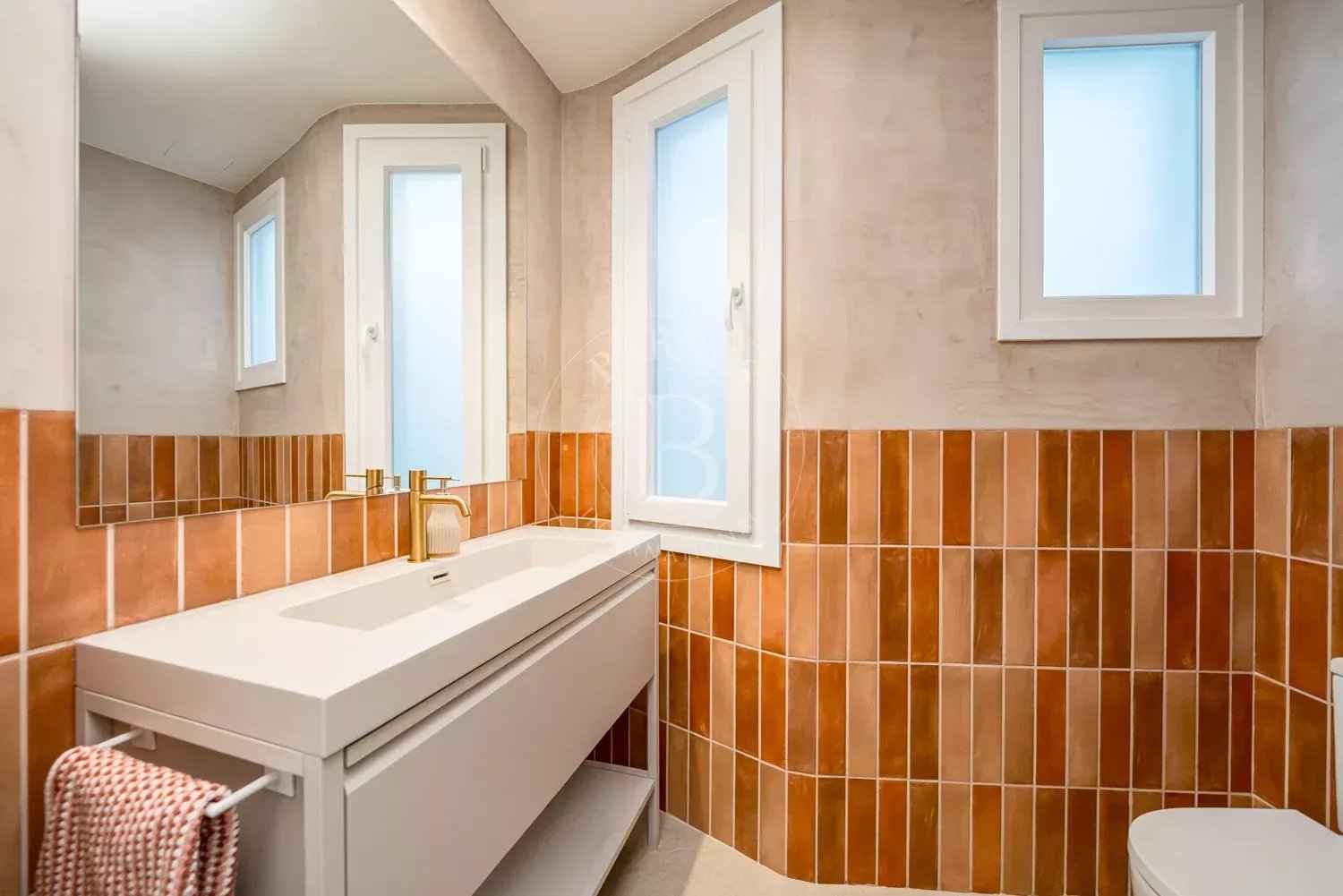 4d602dc6357cdd8ffd5ad05391c46343 78b35a1839 1500 original - Attribut alt par défaut.