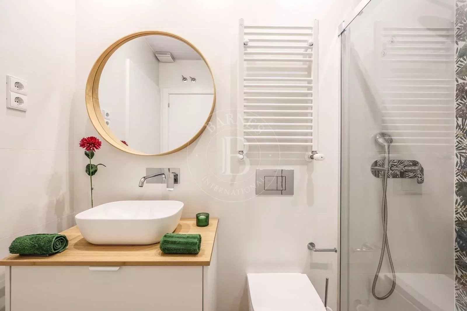 Ef3c23be7228fa264eb799a9c2c8d890 4ba2254539 1600 original - Attribut alt par défaut.