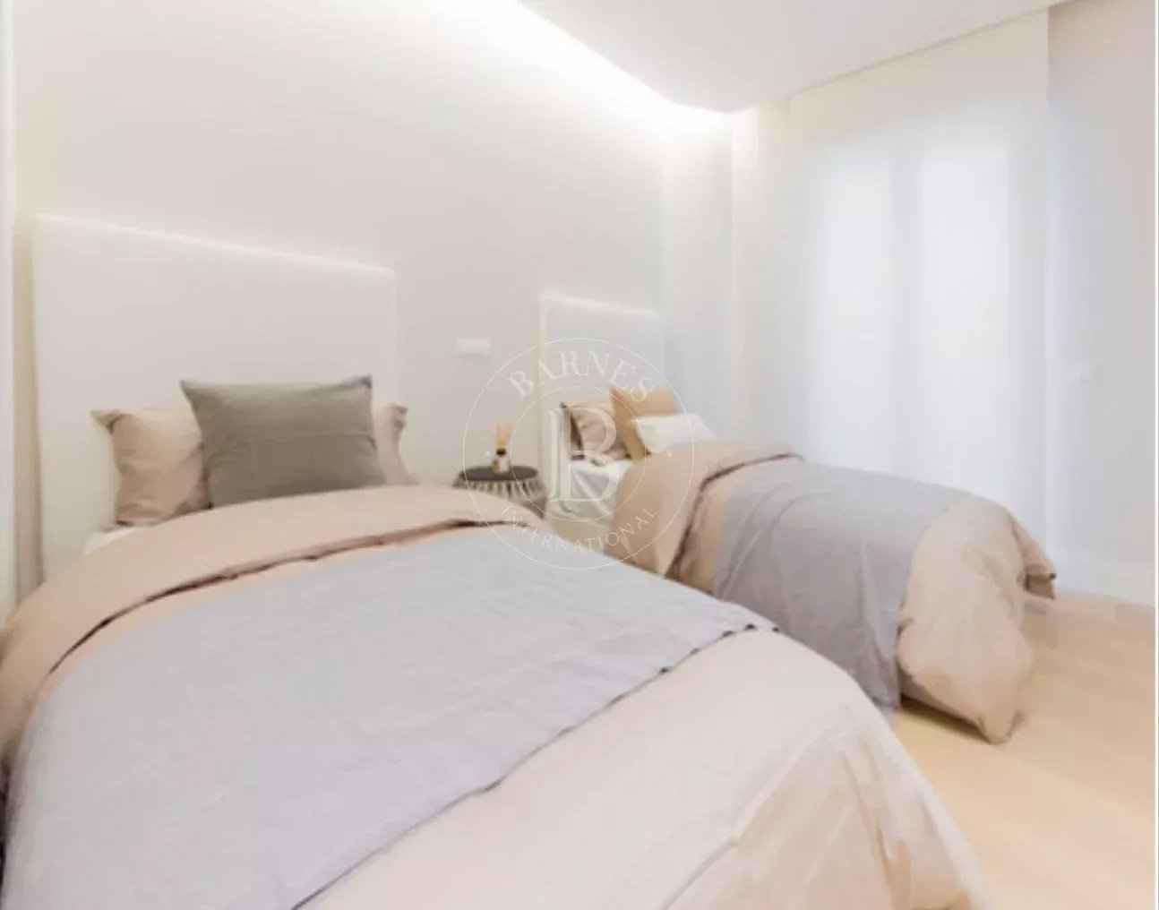 7914598ee62b0ed79d9c1a2540c76a4b e718fed45e 1294 original - Attribut alt par défaut.