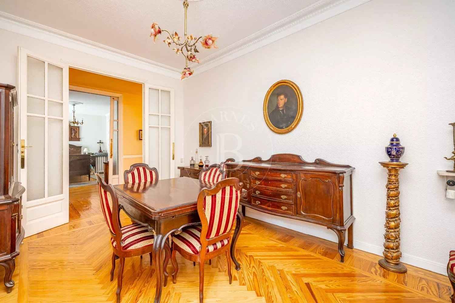 218f34fe8f3bf565b7a91b7745d1146c 6e3409760d 1500 original - Attribut alt par défaut.