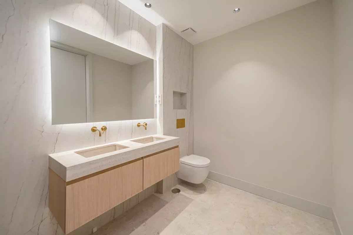 Eccda5d52efa9ebbc34d1bbc174935c6 dd005a5562 1200 original - Attribut alt par défaut.