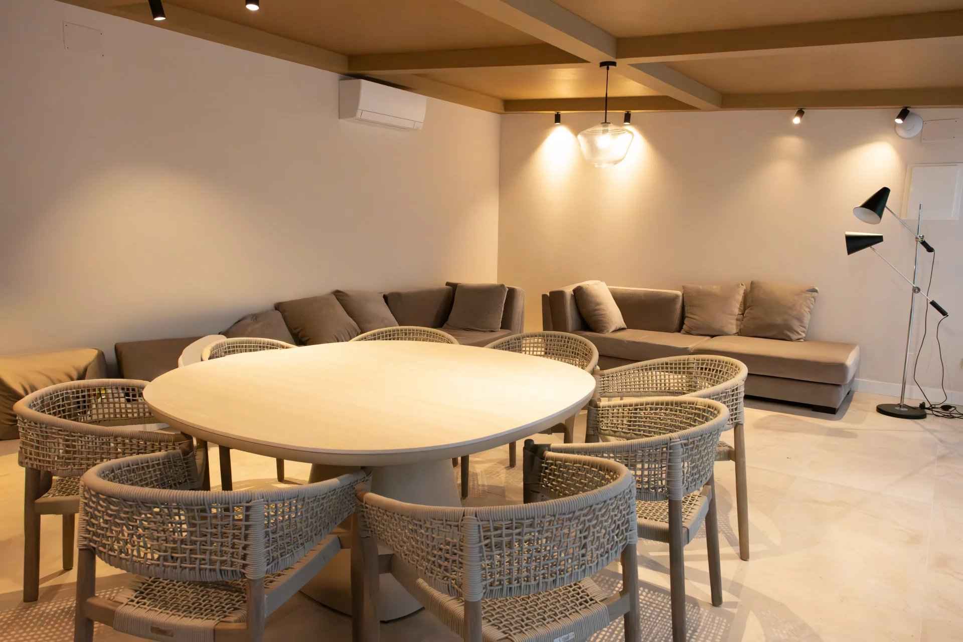 Aa450f7aa1d0e2344213f4b4def179e0 01792a662d 1920 original - Attribut alt par défaut.