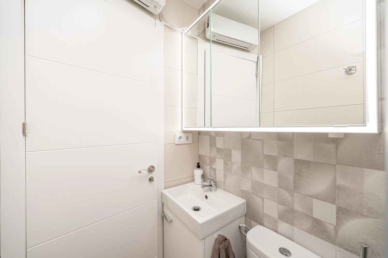 85c27cc76513d931a40e6babb34ef848 5ebe9c6db2 1500 original - Translation missing: en.helpers.application.image_tag.default_alt