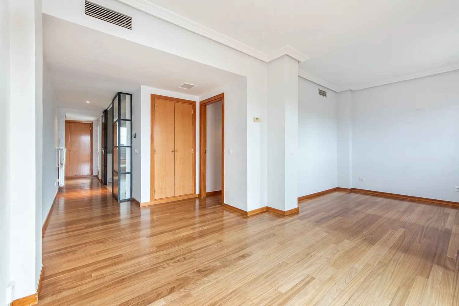 Ebb60b8d5b7d12b8a5197d675bfe19ee 47d2de0e83 1500 original - Translation missing: en.helpers.application.image_tag.default_alt