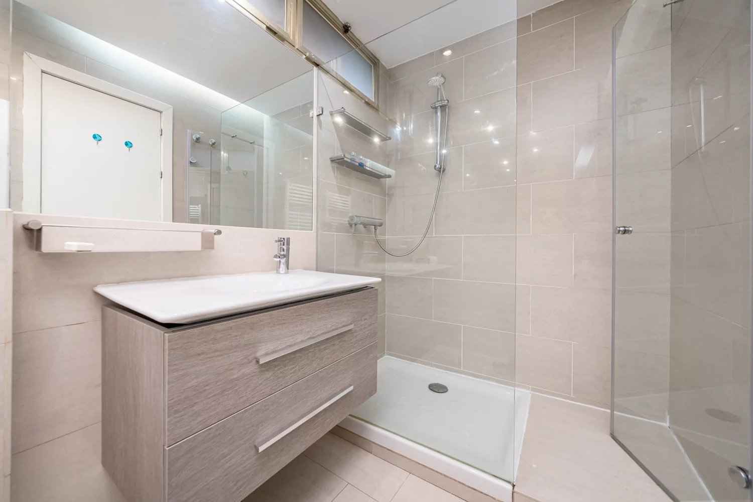 42e4bab3e22ece97d98ed52b06be97c8 580c010073 1500 original - Attribut alt par défaut.