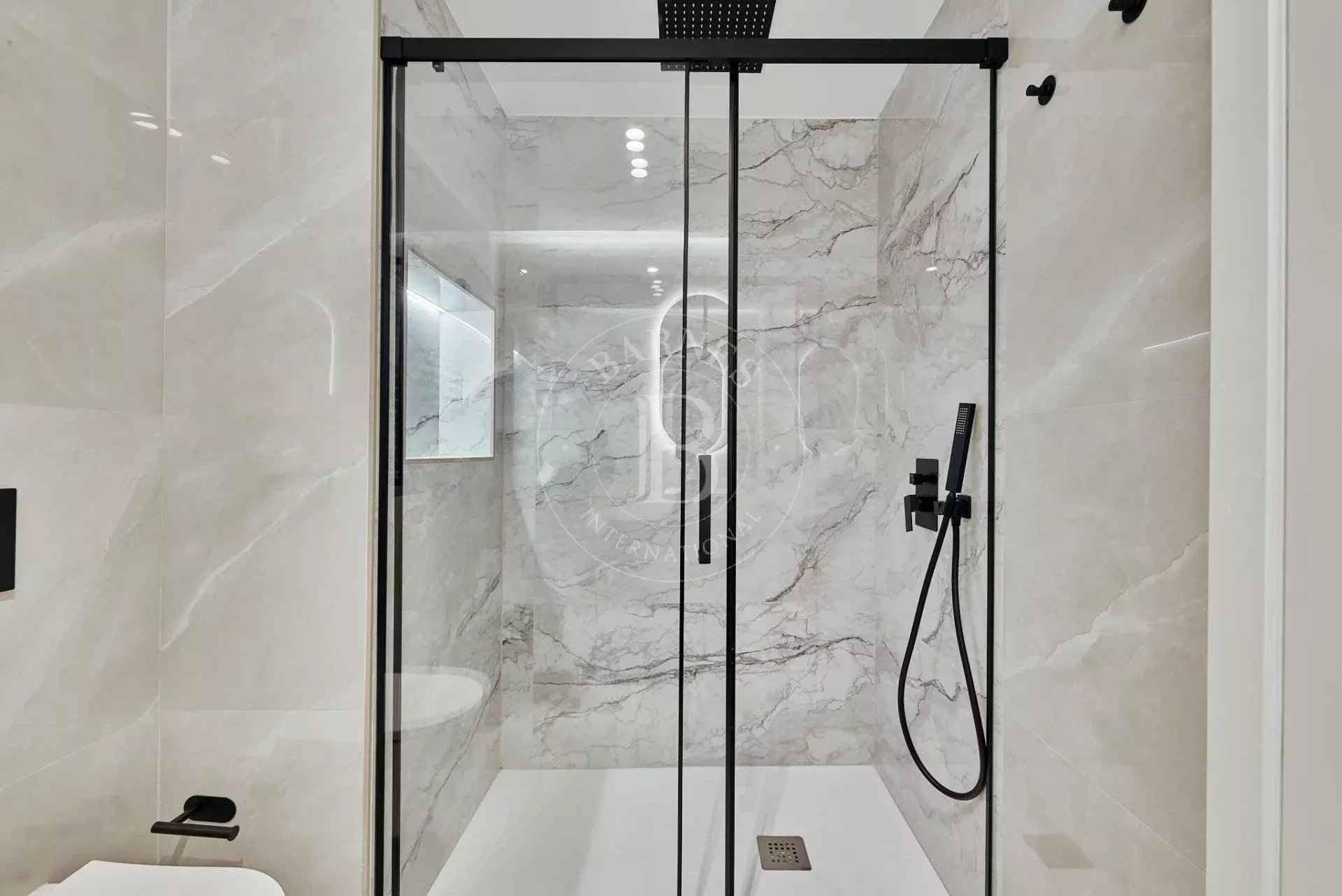 E1b63ae61a9bd0ecc2cb260ec3e6f7b8 91d7c83f2b 1920 original - Attribut alt par défaut.