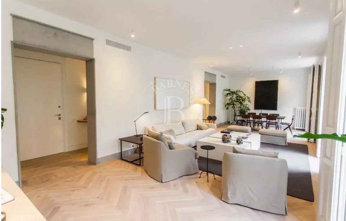 A74389f324824a0e9c77de4c4e15b9c6 a0315a819c 1194 original - Attribut alt par défaut.