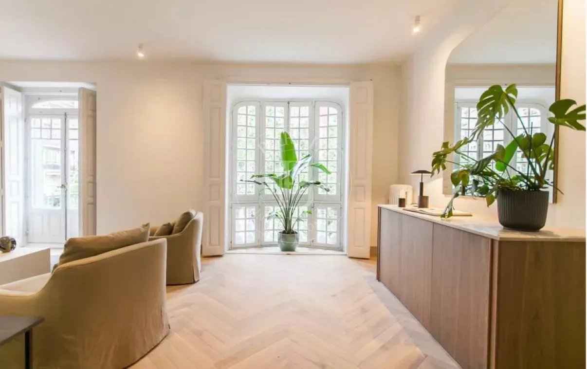 E2798d5eeb21a6f6bf3d9f88dee42700 5ddf5b93da 1206 original - Attribut alt par défaut.