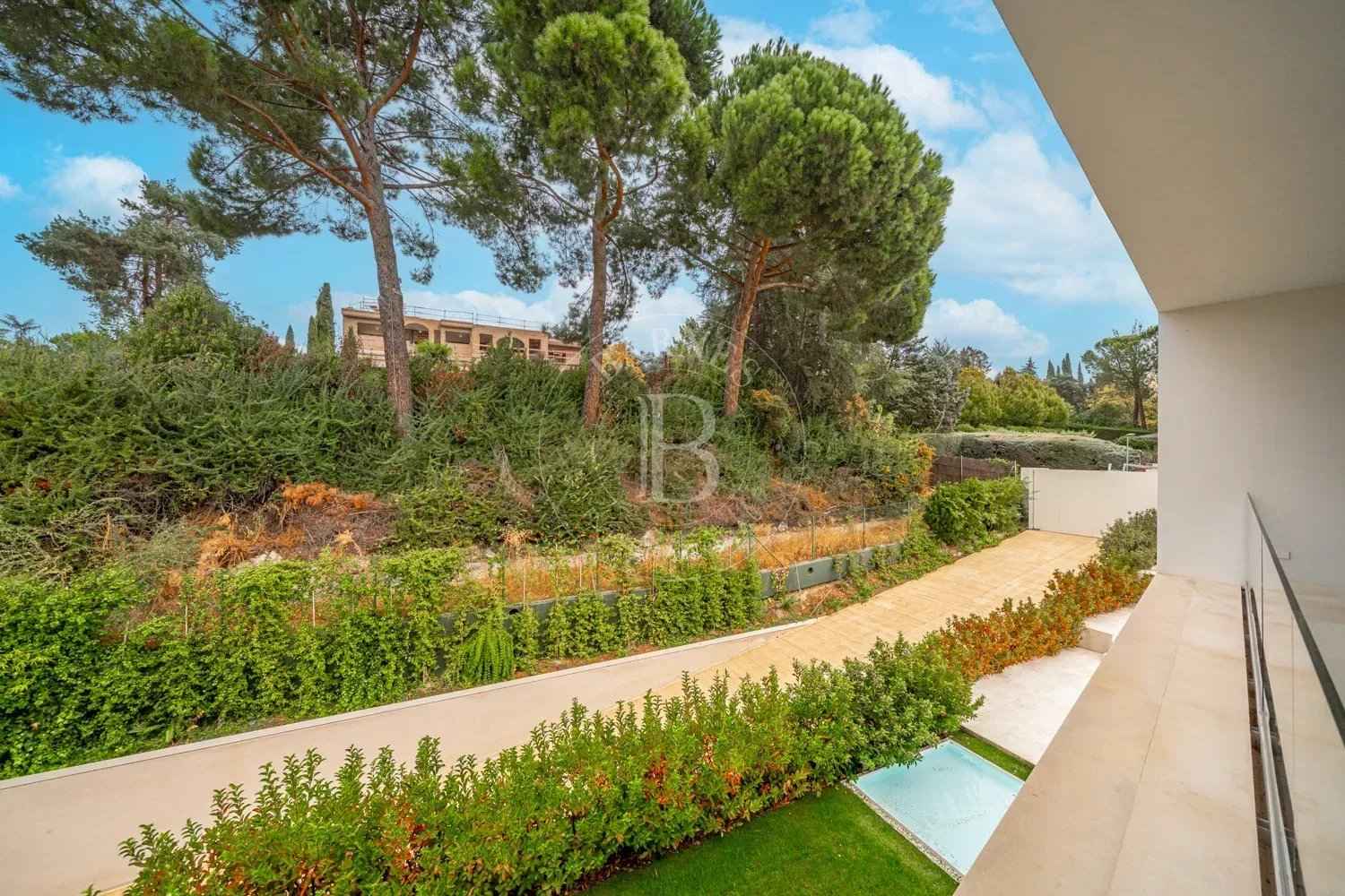 Fce21f2ec67158d080291c5e6a2abc2b 65d450b215 1500 original - Attribut alt par défaut.