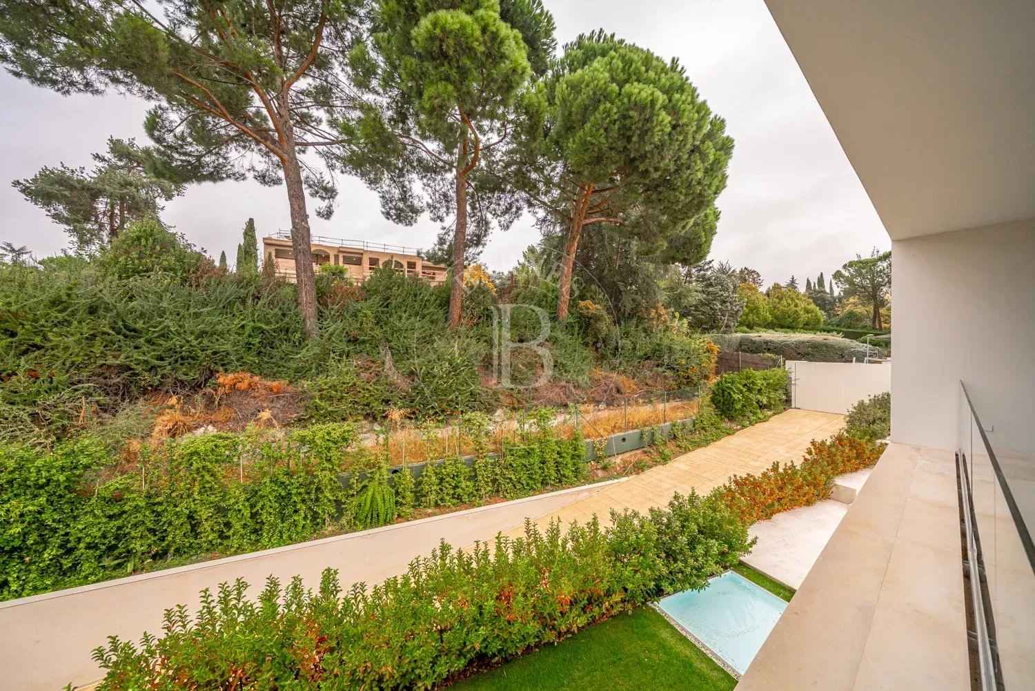 8e4badb78d8298d92e669d3b4a3a0dfb de2db72586 1500 original - Attribut alt par défaut.