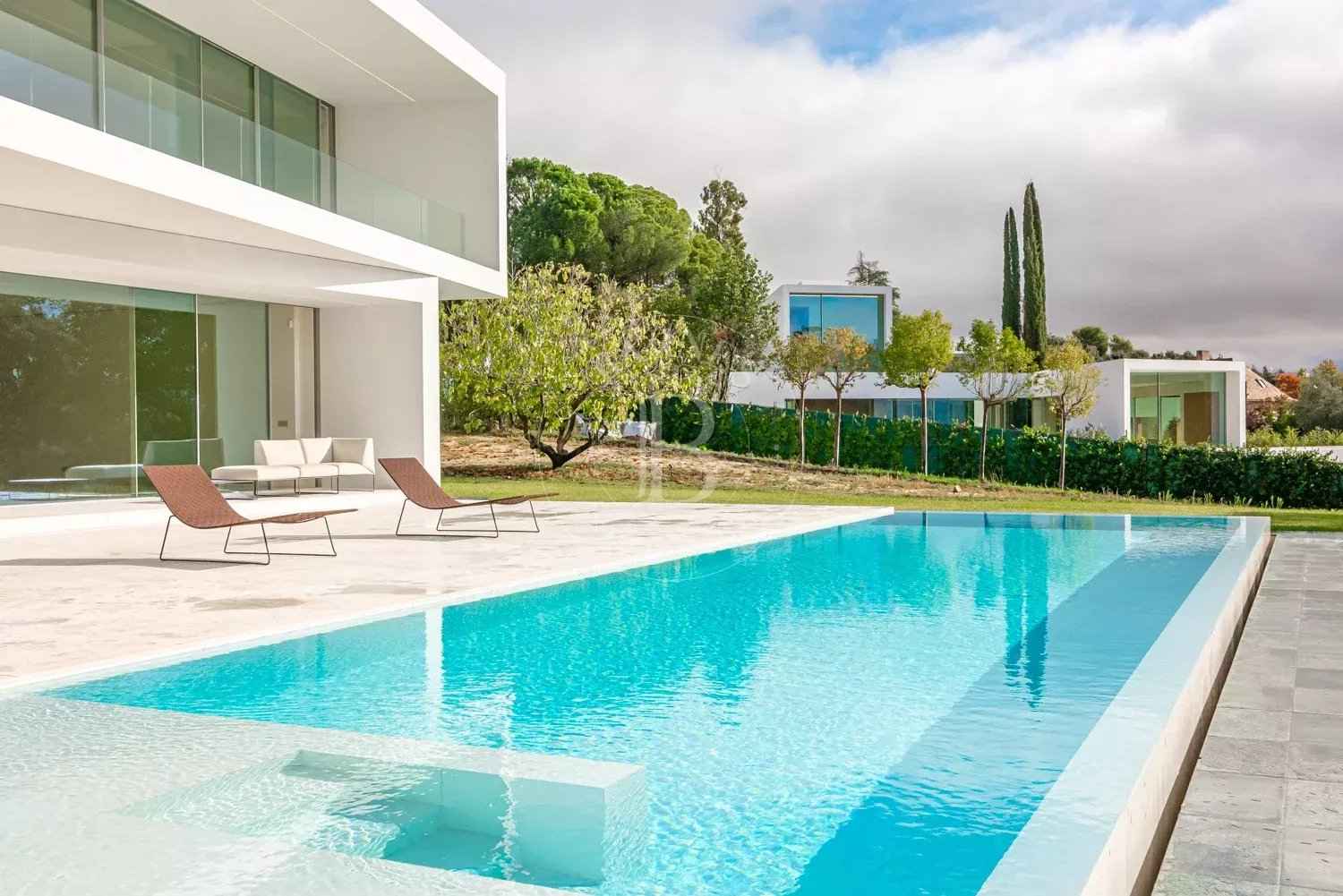 738f4b934587fbde8024fbc5acf68aca 3381d44c89 1500 original - Attribut alt par défaut.