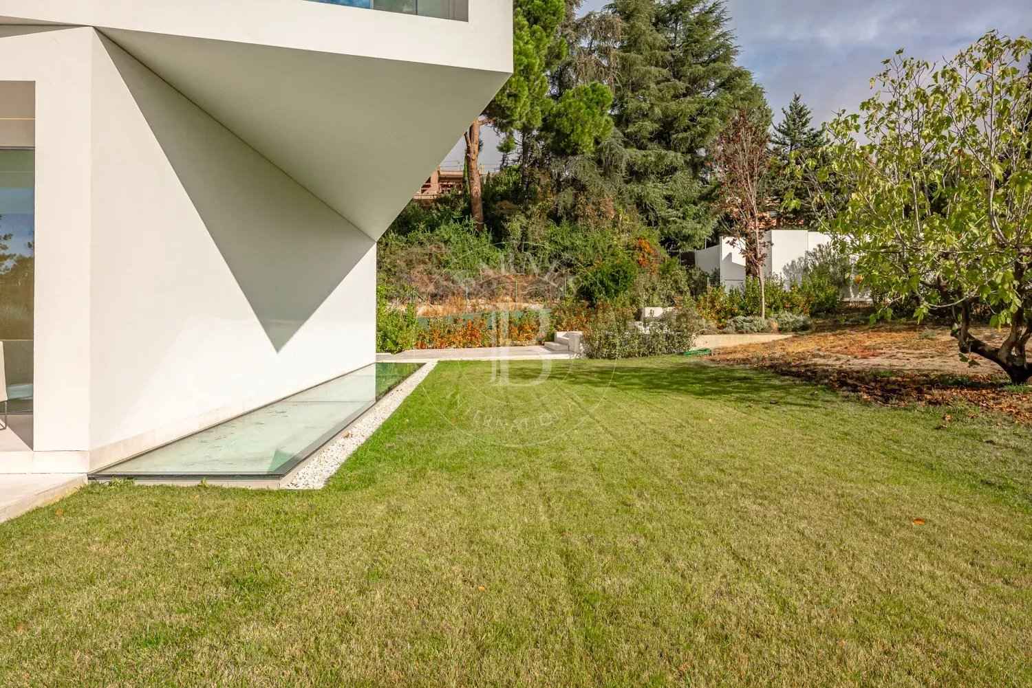 73e1f3e5bc3fab06d38650df01f3677f 681418b0ee 1500 original - Attribut alt par défaut.