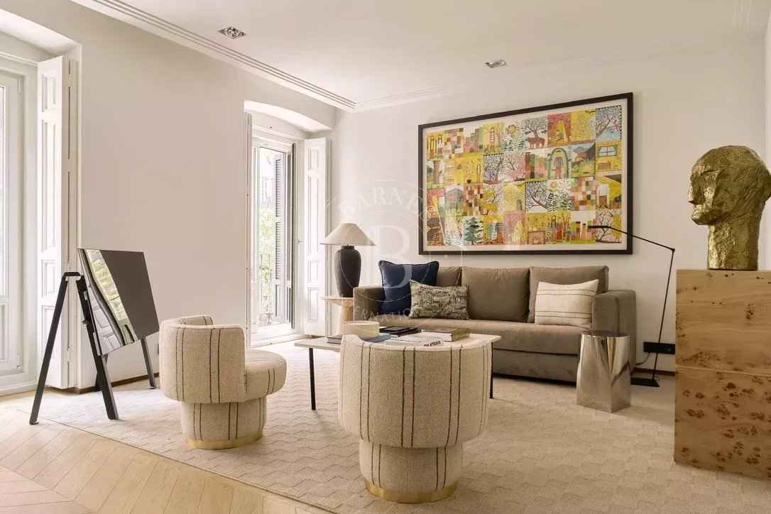 Eb19bfcb702b76e8f78a8b6f4422e359 232032d87f 1086 original - Attribut alt par défaut.