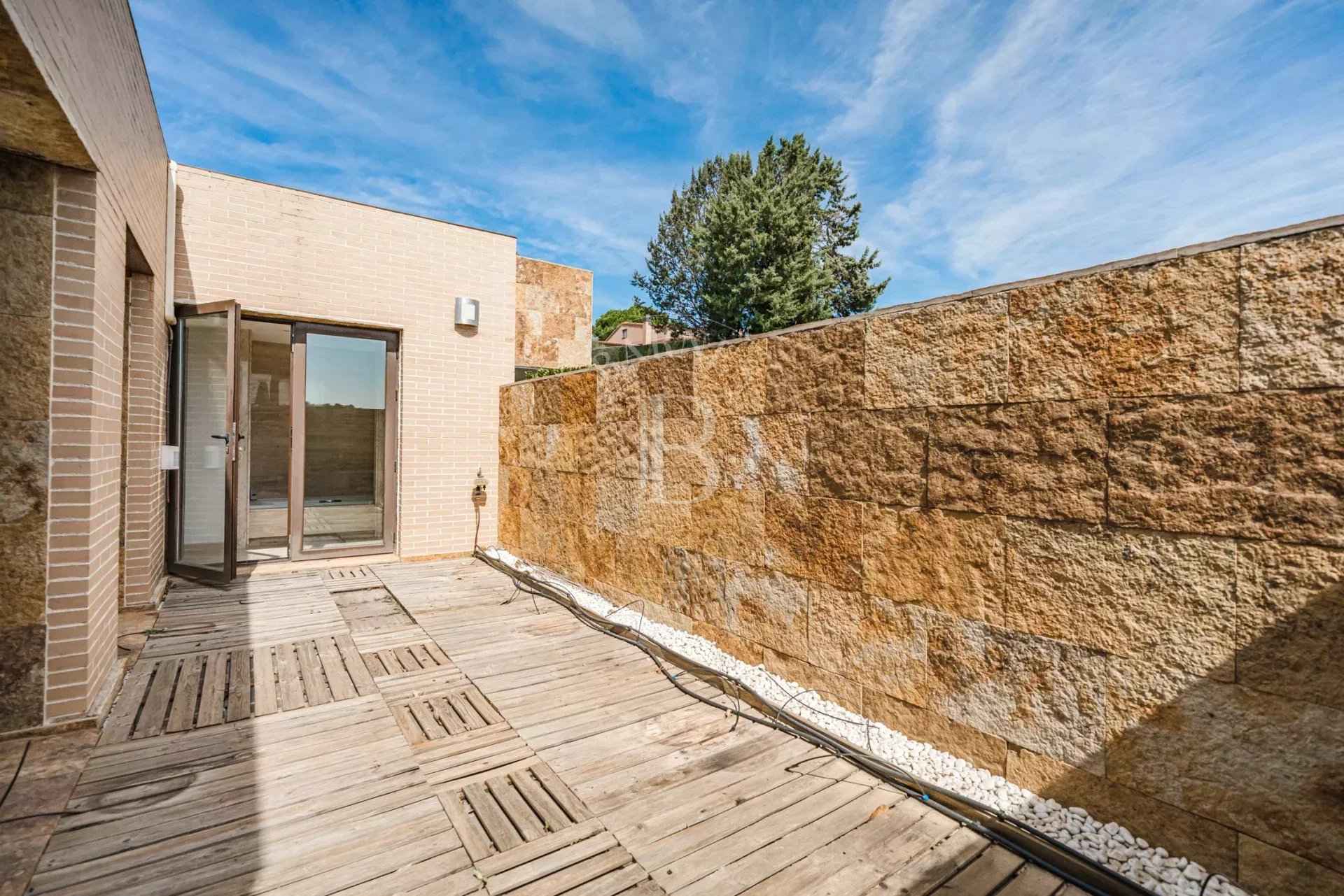 4d315cc369251bea811c539f4a485e1e 12408160f0 1920 original - Translation missing: en.helpers.application.image_tag.default_alt