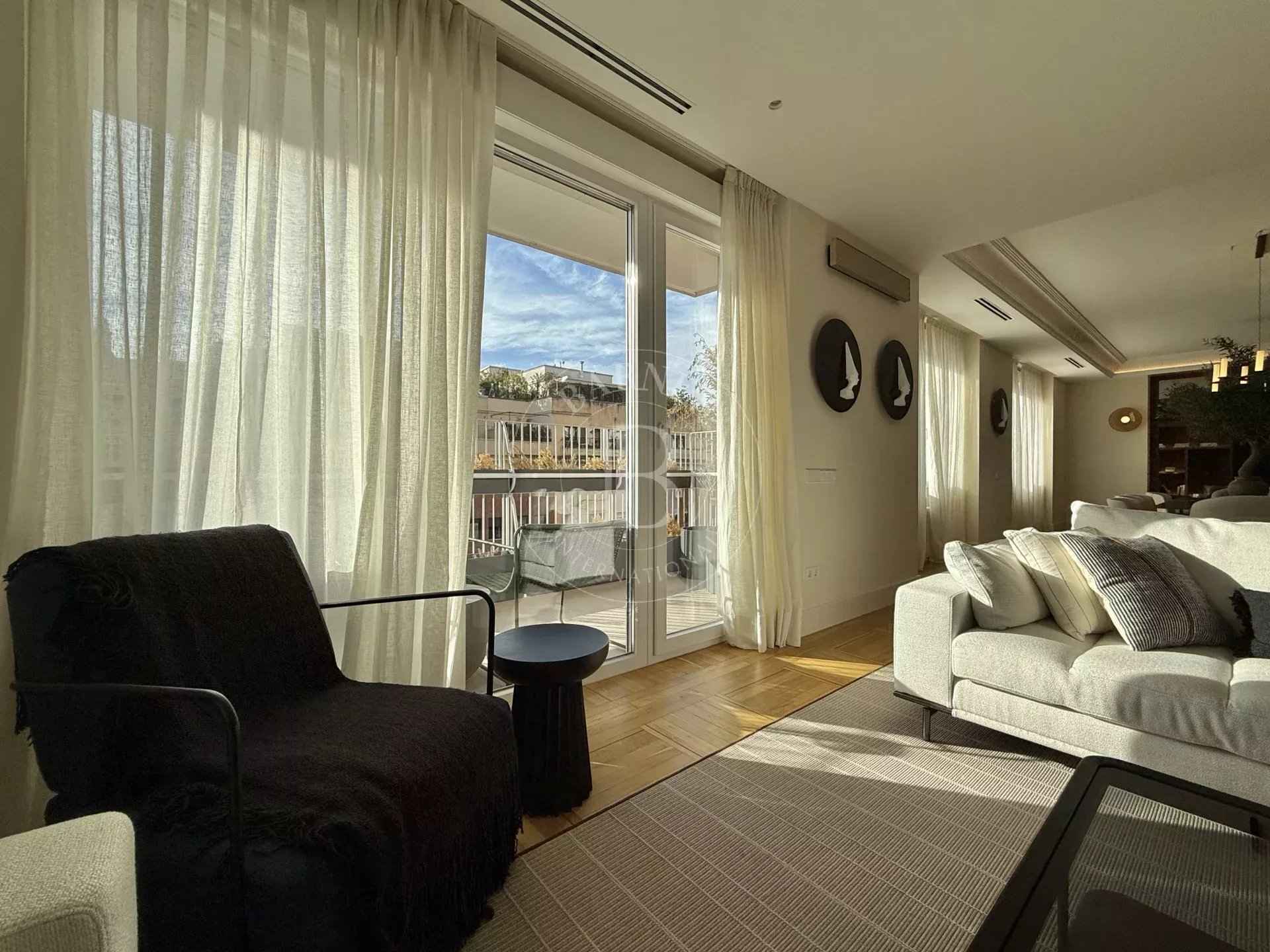 5ae019a260240064ca612ace73554983 452576c125 1920 original - Attribut alt par défaut.