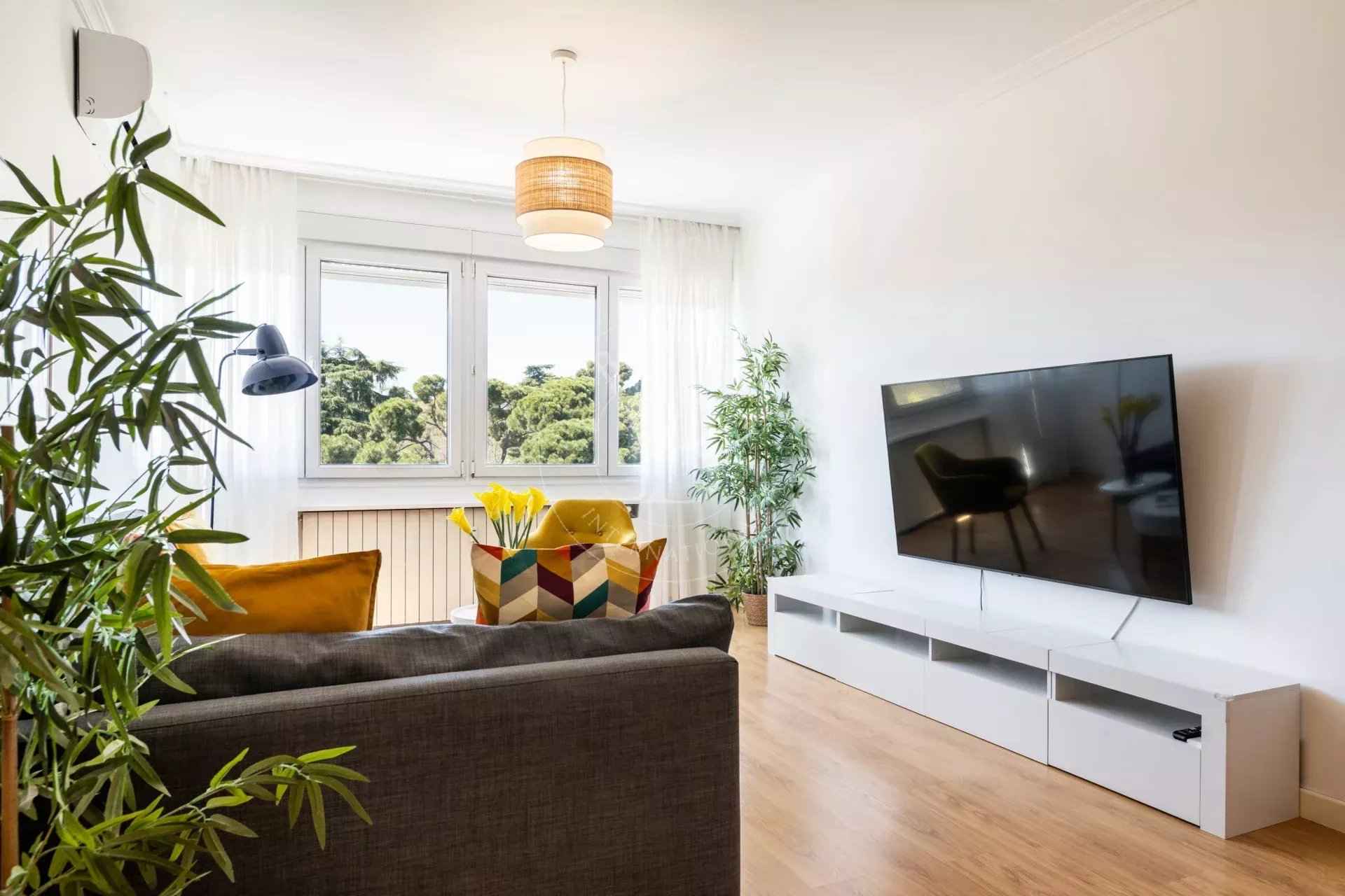 48ae98995026e960ee0d8363569cb41c a657ab3339 1920 original - Attribut alt par défaut.