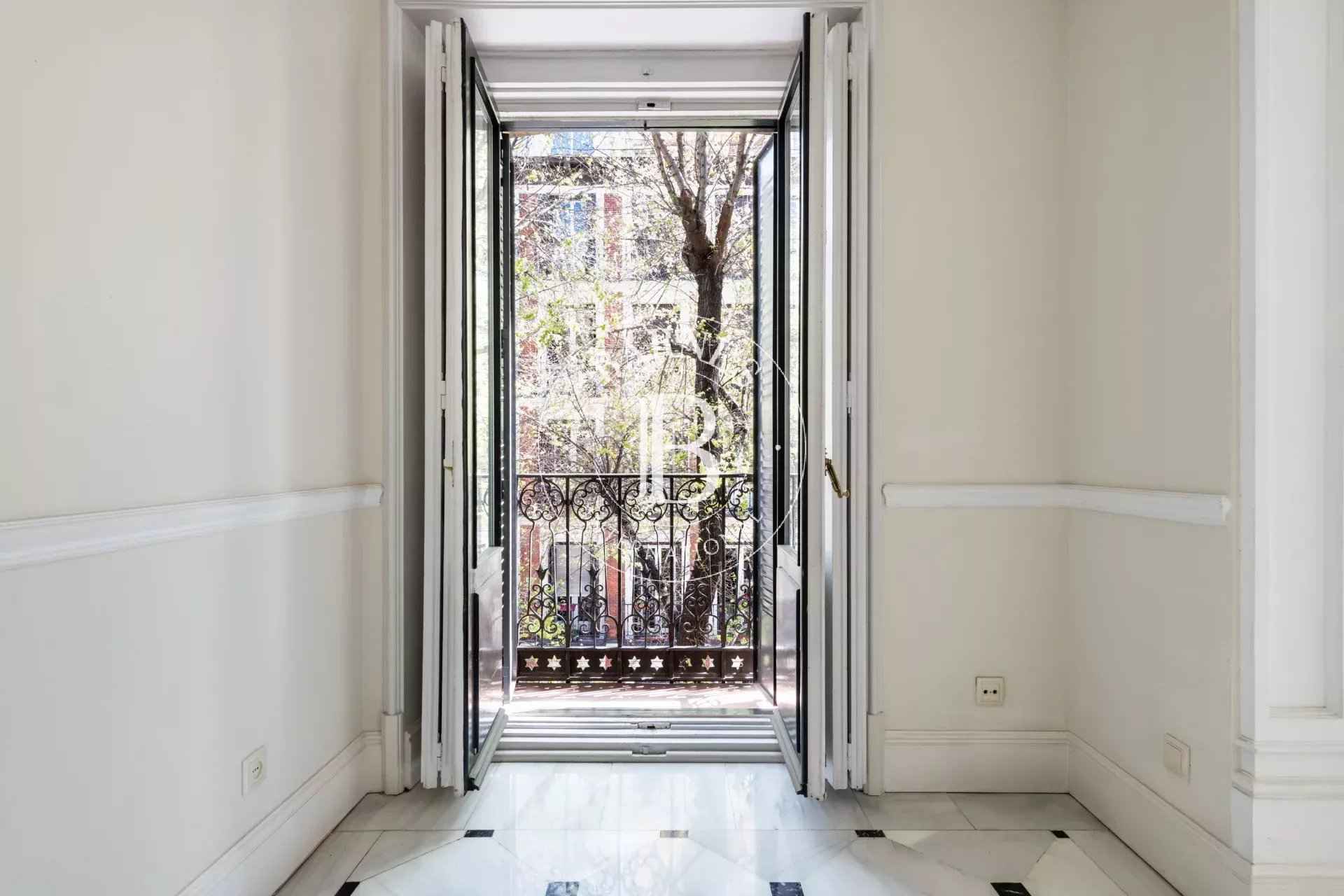 0d9e8e9cf9b5ff281cf8971478138bf2 5d97725054 1920 original - Attribut alt par défaut.