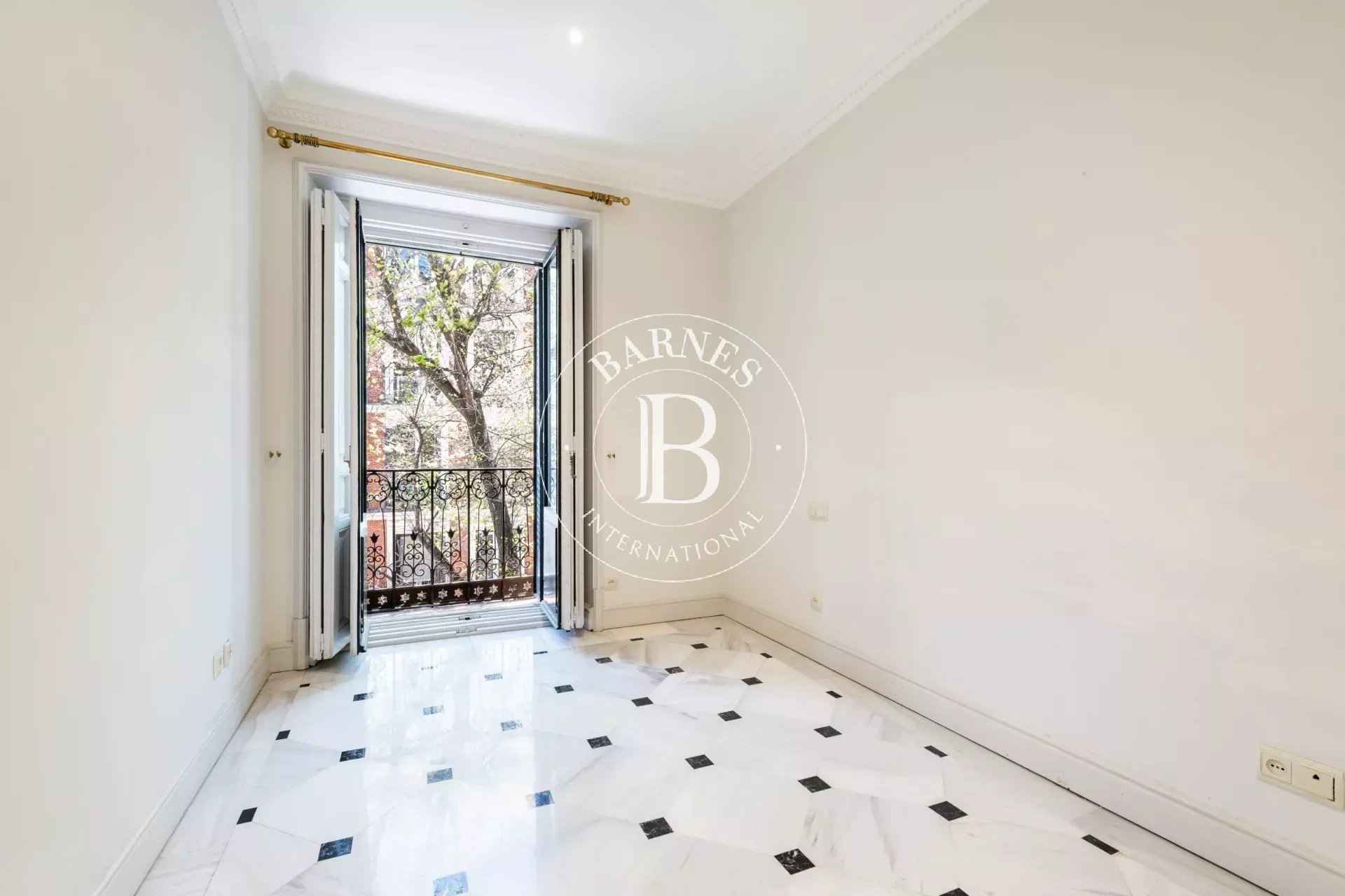 8116a2fd044a185bf2b56d6b7388fc9b f06ca66d65 1920 original - Attribut alt par défaut.