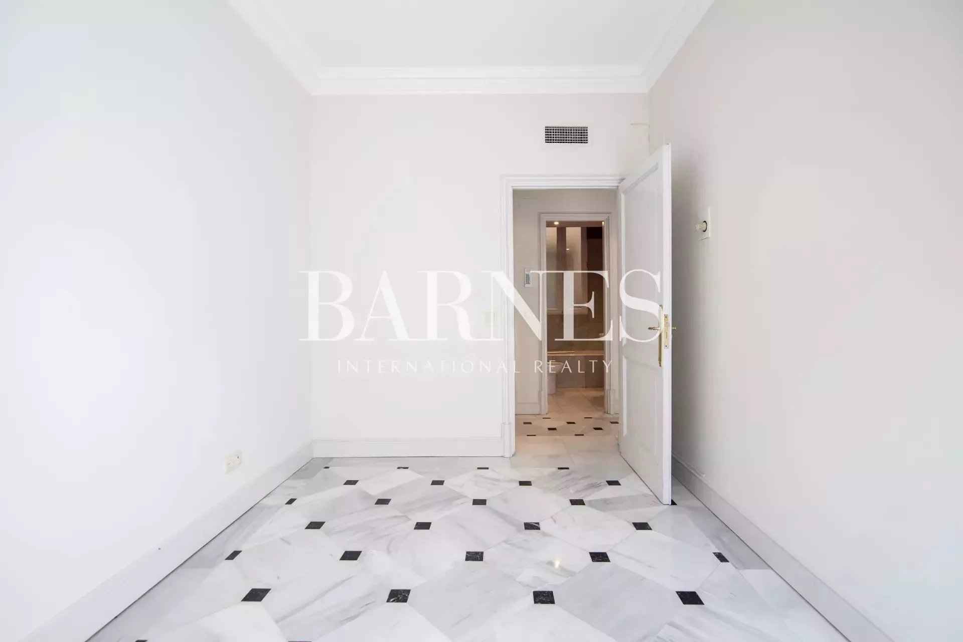 2c5acfa5089b25f1fd4cd54ed13dd07f 55e82431c3 1920 original - Attribut alt par défaut.