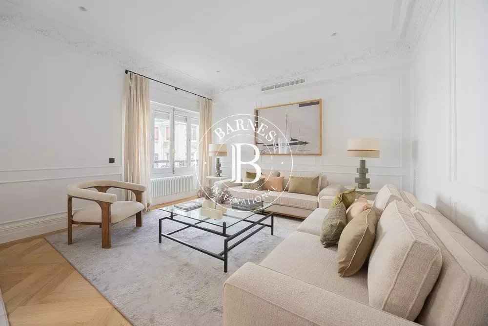 06cf72178cb6c7346b542a2f53f82fc4 3a0536e2a3 1000 original - Attribut alt par défaut.