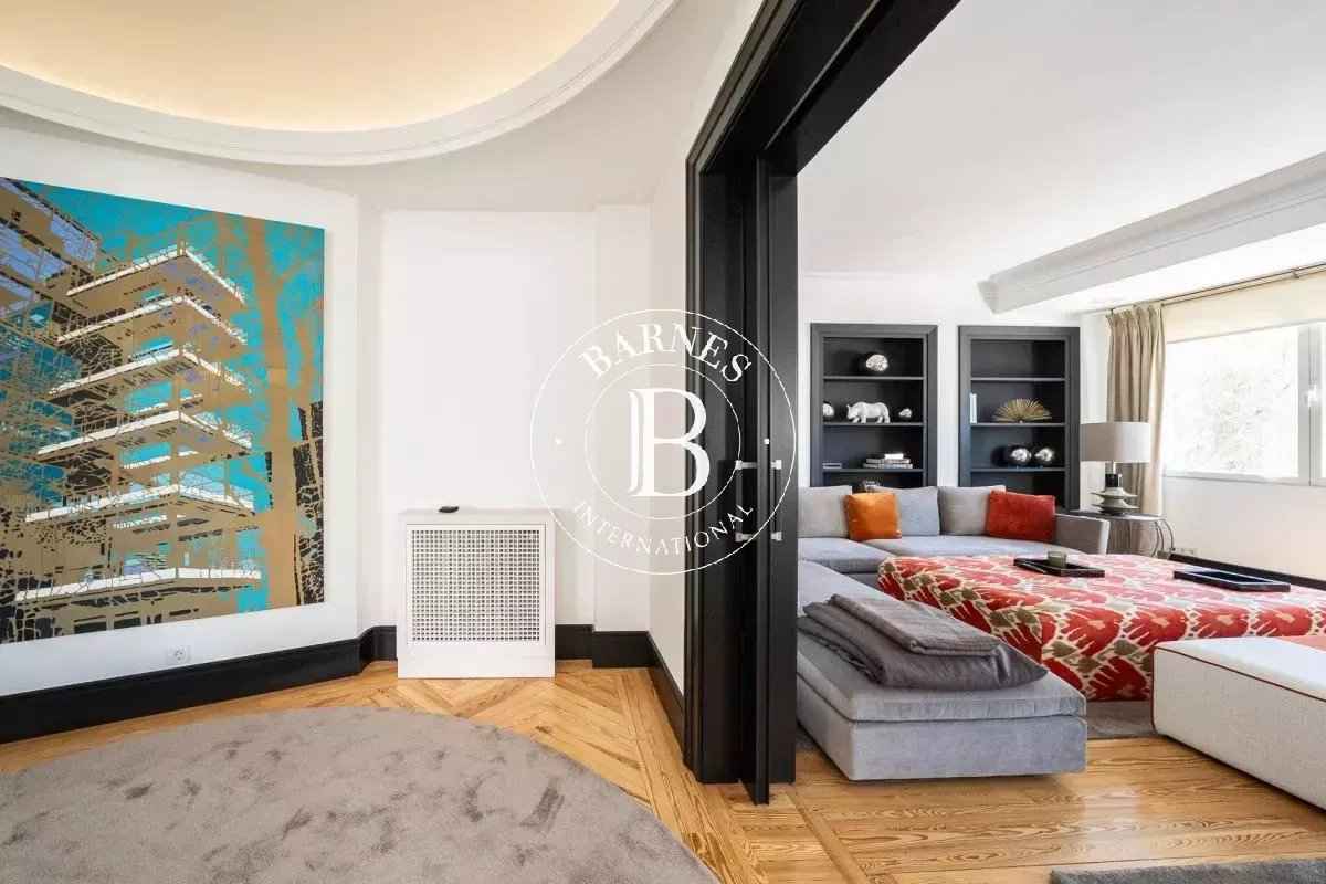 9f1e33eab49425cece696dd59076300a 7e348d8194 1200 original - Attribut alt par défaut.