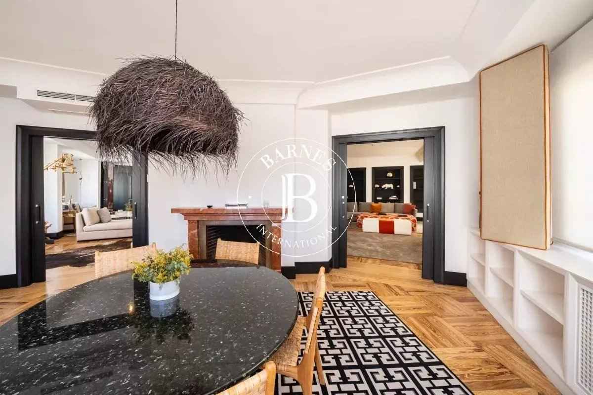 502d2d1b06947d313729b4a460c71501 427c19f076 1200 original - Attribut alt par défaut.