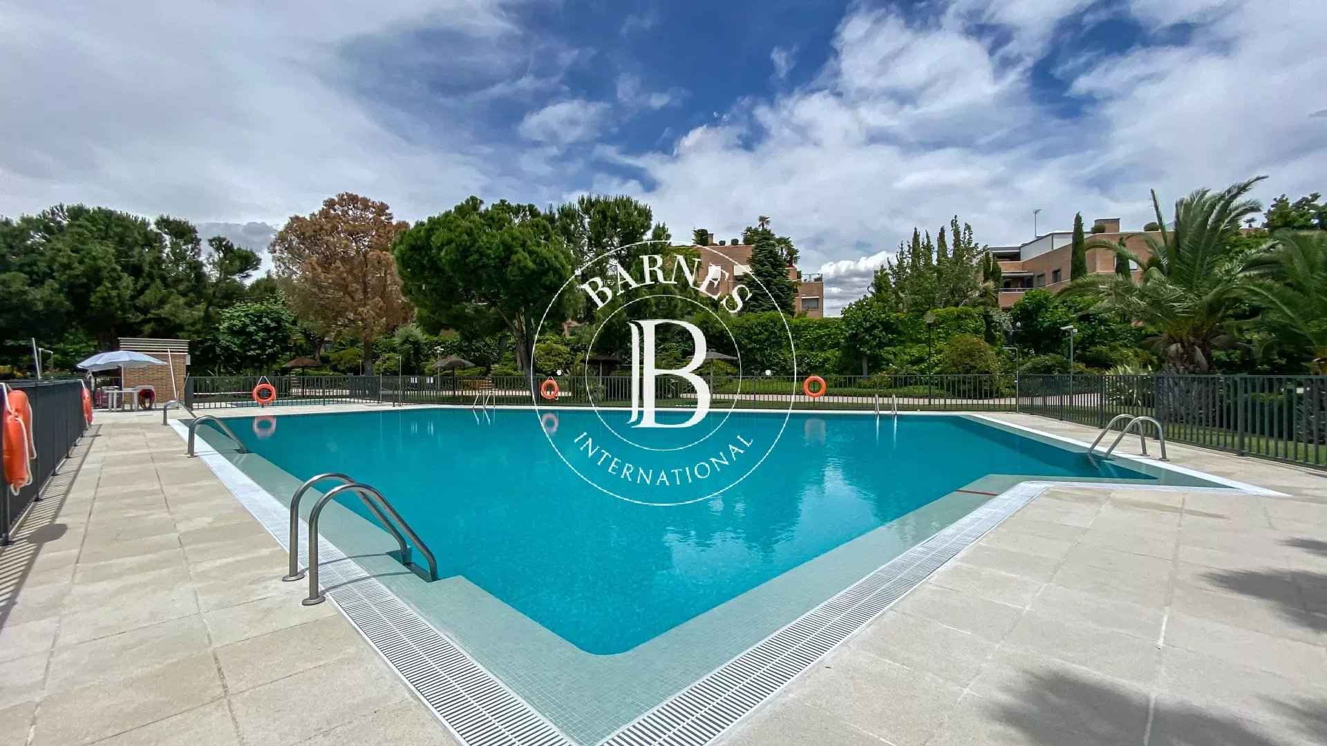 F0813afe69d3a4a623fb2806b9906594 61b49a4e43 1920 original - Attribut alt par défaut.