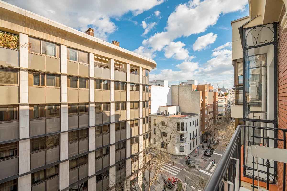 6d962df466963a0a40b7239cf2a55a12 e3bc5db29b 1200 original - Attribut alt par défaut.