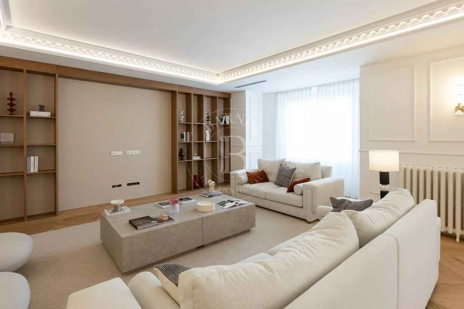 8a3203f25883cdaab8dde98bb54bf974 a4c920193e 1599 original - Attribut alt par défaut.