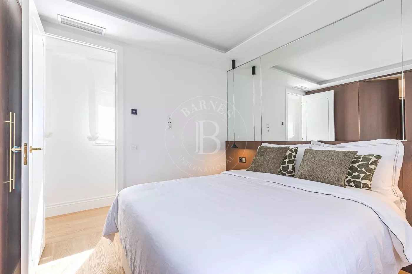 E005b5ef416a3b46d3601d8feefbc1d8 51dd585e96 1400 original - Attribut alt par défaut.