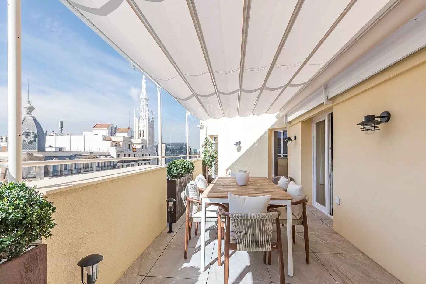 53675cf71bf8129900307c492963a5f5 aa570cd91c 1400 original - Attribut alt par défaut.