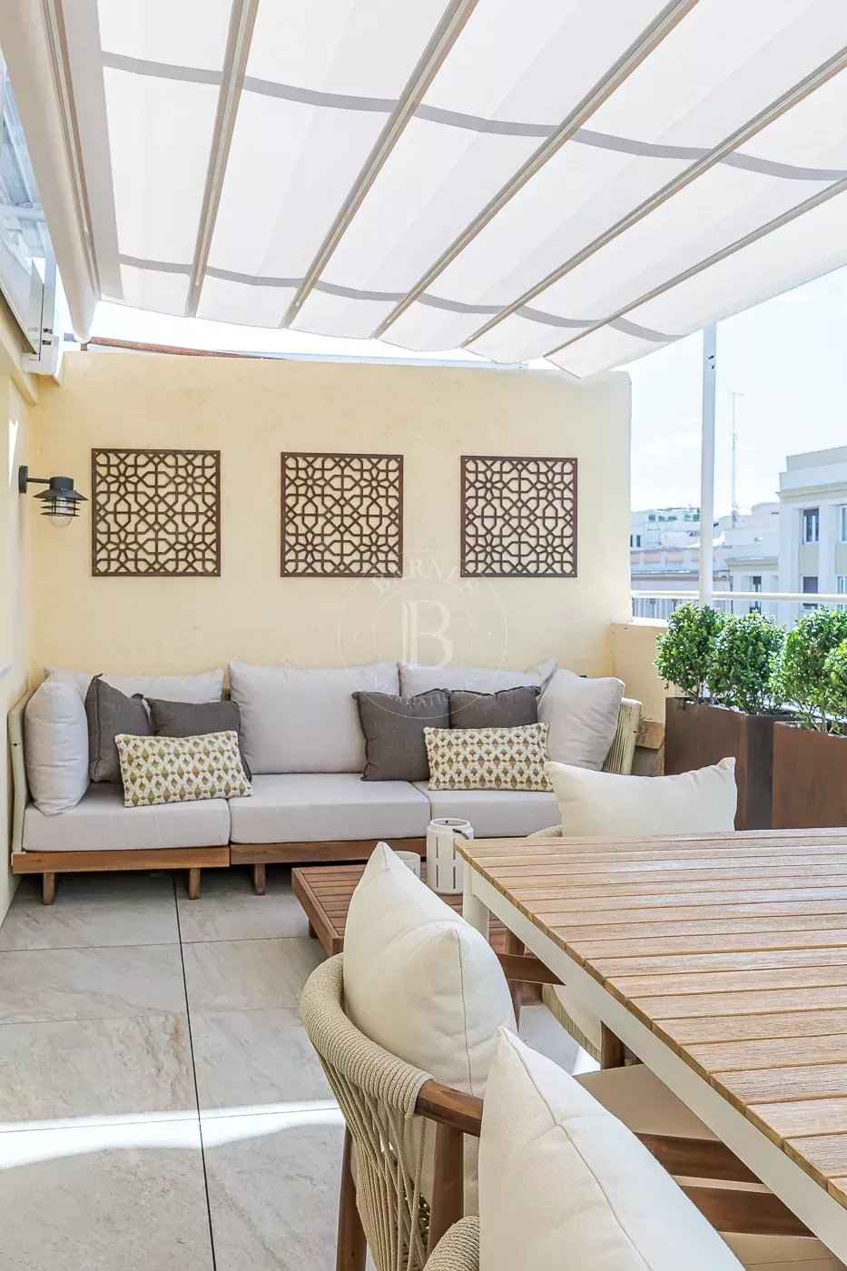 F94aa5e5ce56ada56a3bf91a6bdb0069 2e8d5bbac3 1400 original - Attribut alt par défaut.