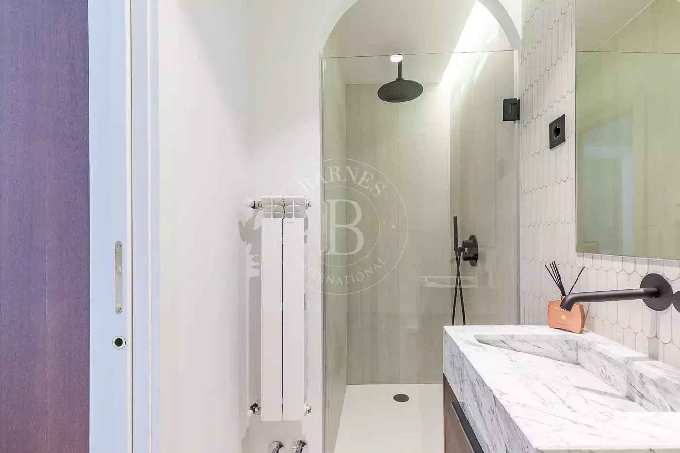 E81a32bad0bb5be359497d852d562e94 e081687769 1400 original - Attribut alt par défaut.