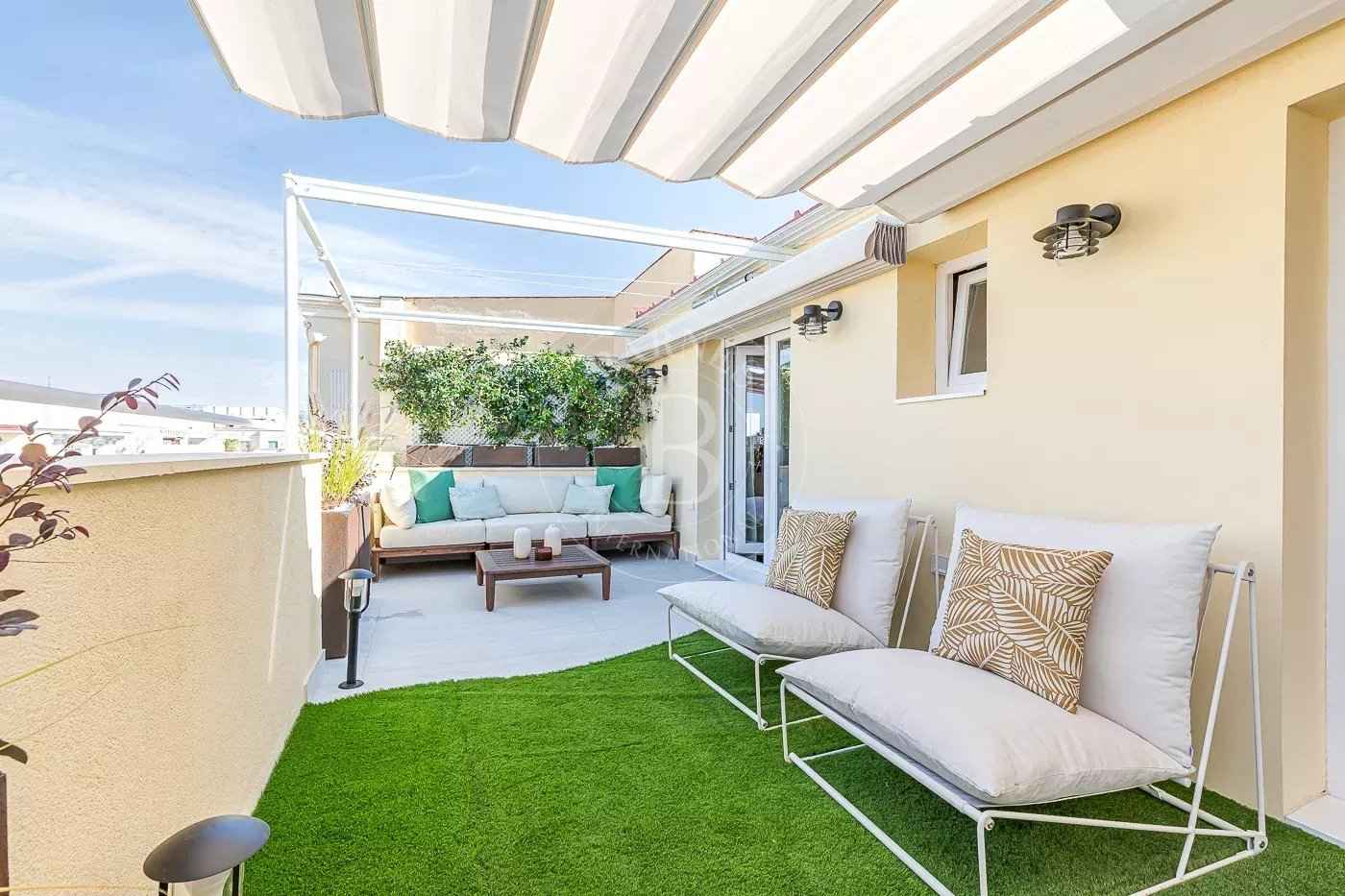 6888163a7b998e5ebfdeca1ca833bb1b e7c693e45b 1400 original - Attribut alt par défaut.