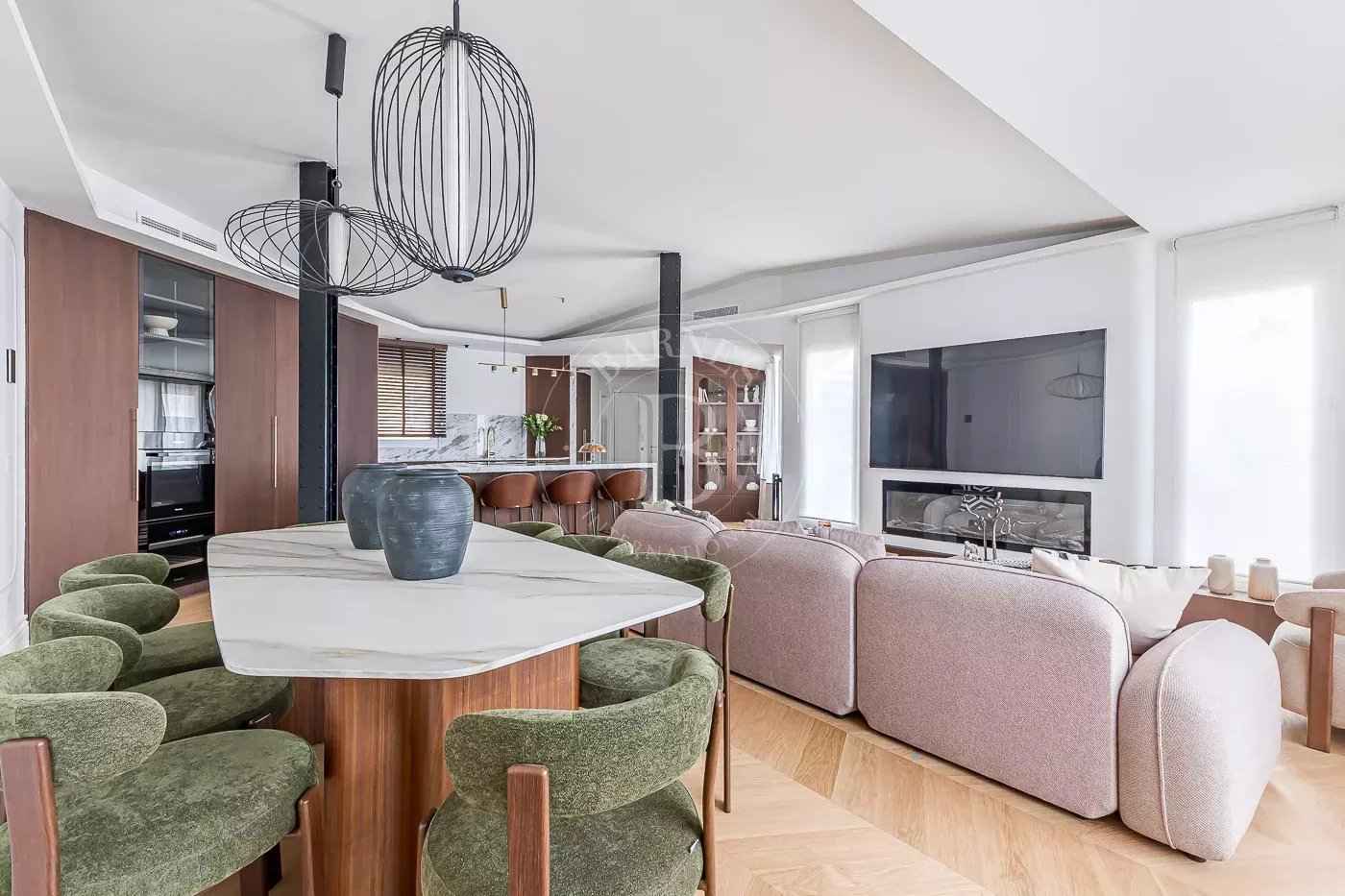 3ce29c9068edfd659789d7d3bf267406 25a147e679 1400 original - Attribut alt par défaut.