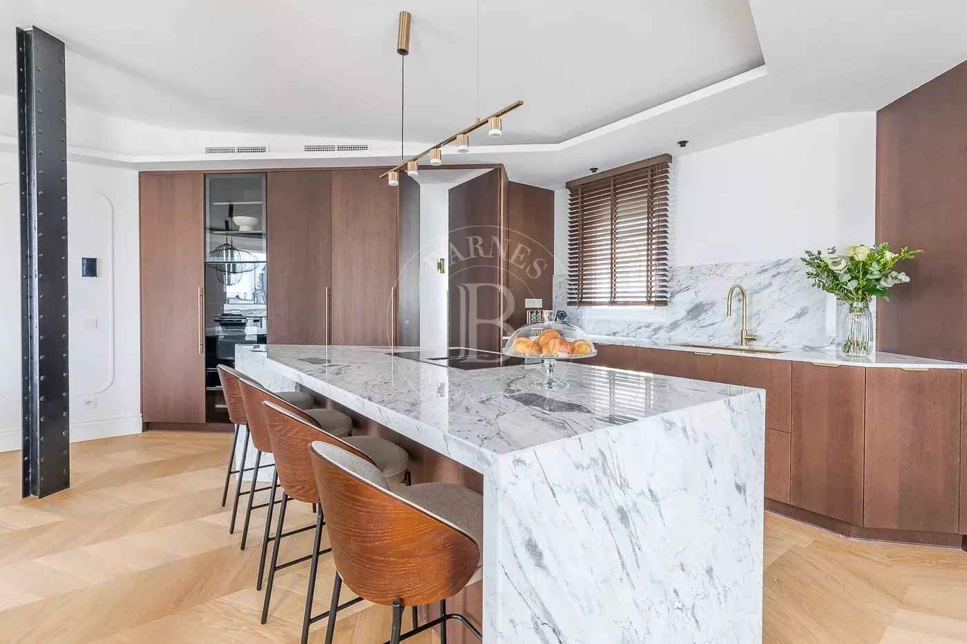 Ce5ea279b95565b57444e927739b769b 6e4d73df12 1400 original - Attribut alt par défaut.