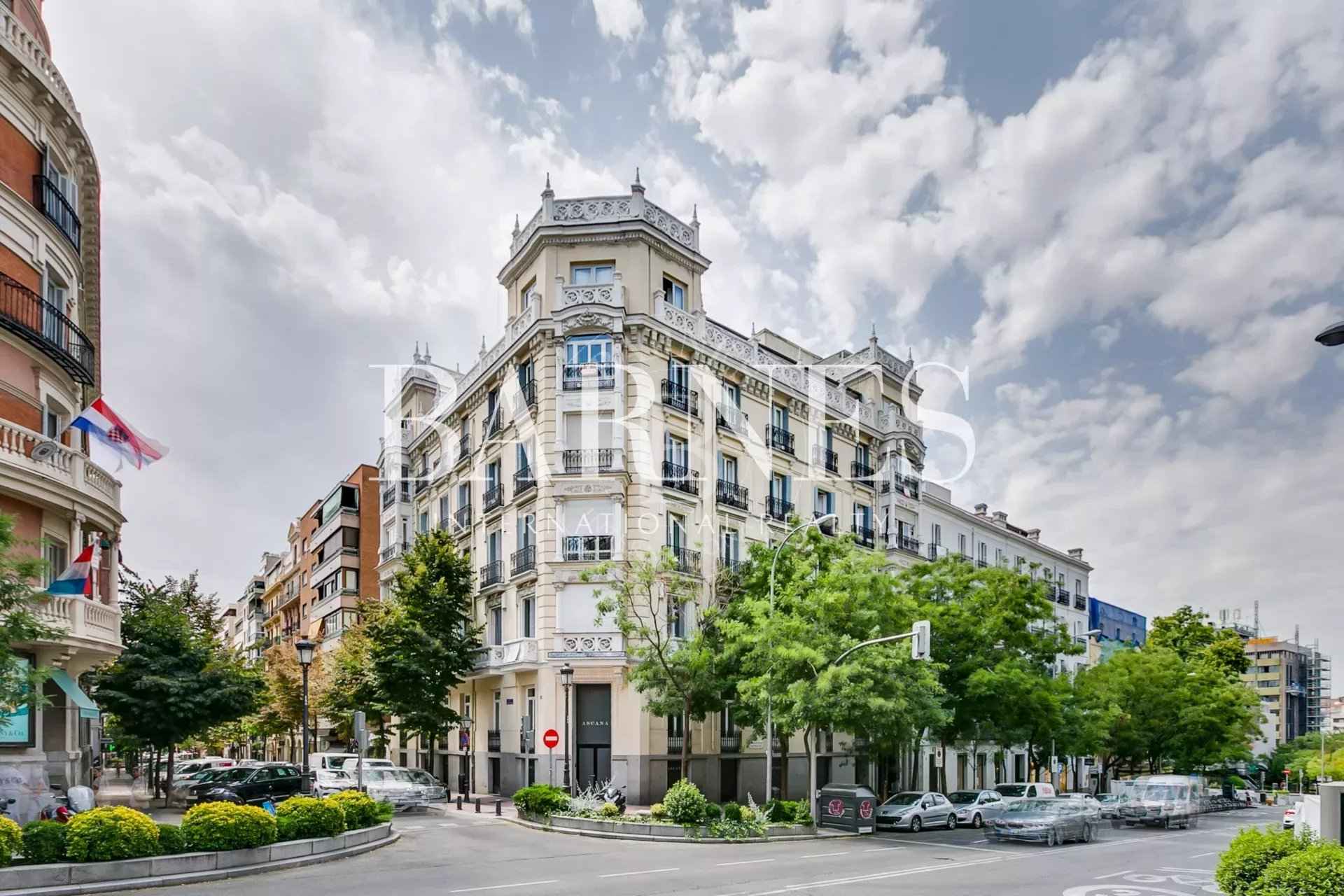 317267526cb60beaf5c29e6fc1794d6e 406f1444a6 1920 original - Attribut alt par défaut.