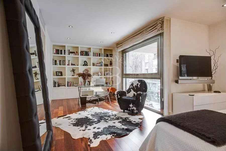 A8a9536b0c8071fbbe26c9e3e0b00c54 593e57e851 900 original - Attribut alt par défaut.