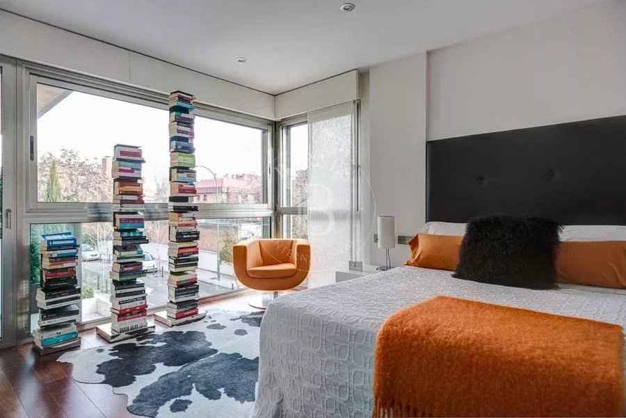 1ec5239625ab225c3ee760cb64e74762 095fb7e4ed 900 original - Attribut alt par défaut.