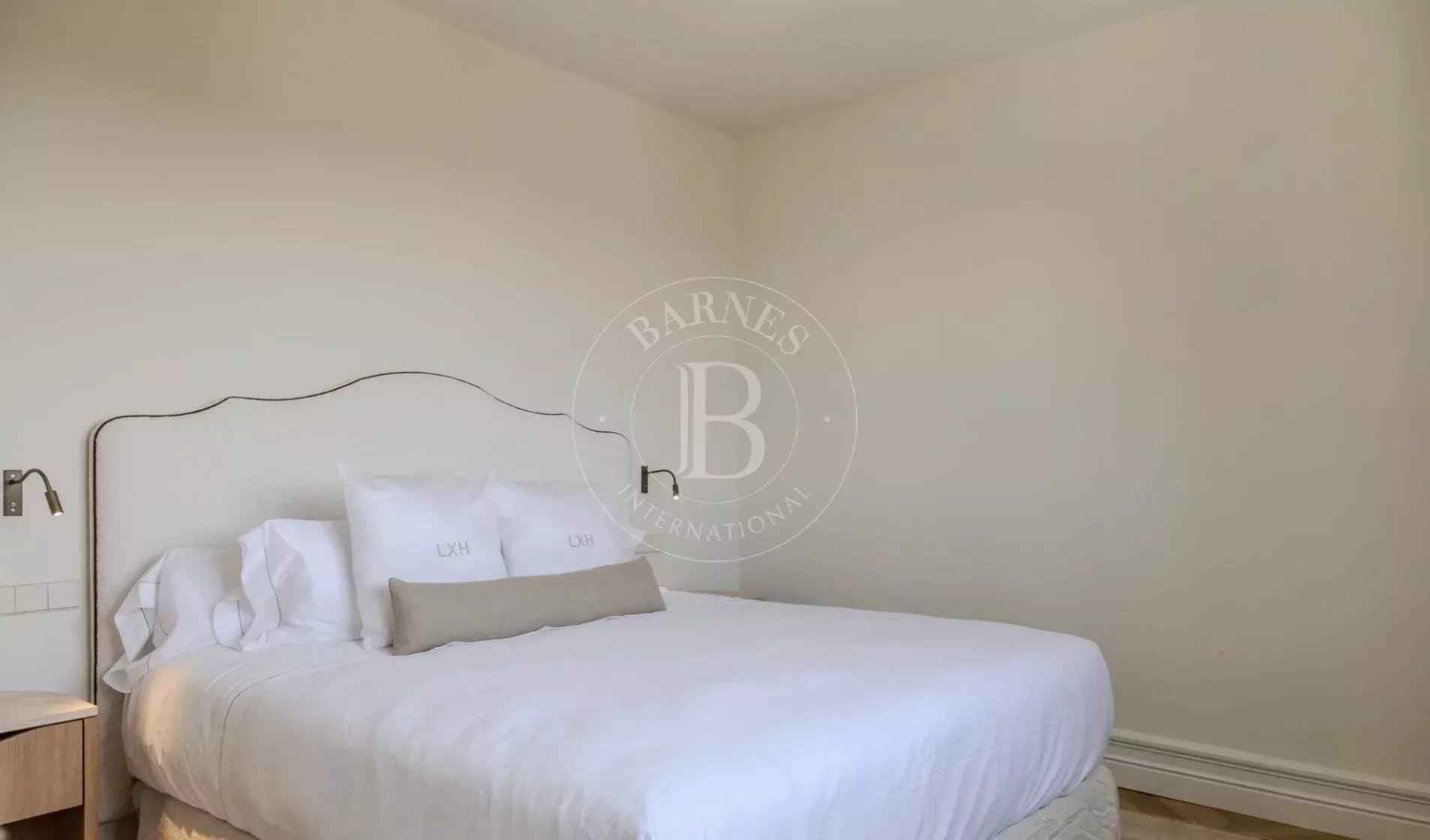 A8278b860eede9f5a8ffd75853fab094 d4bceebbe8 1906 original - Attribut alt par défaut.