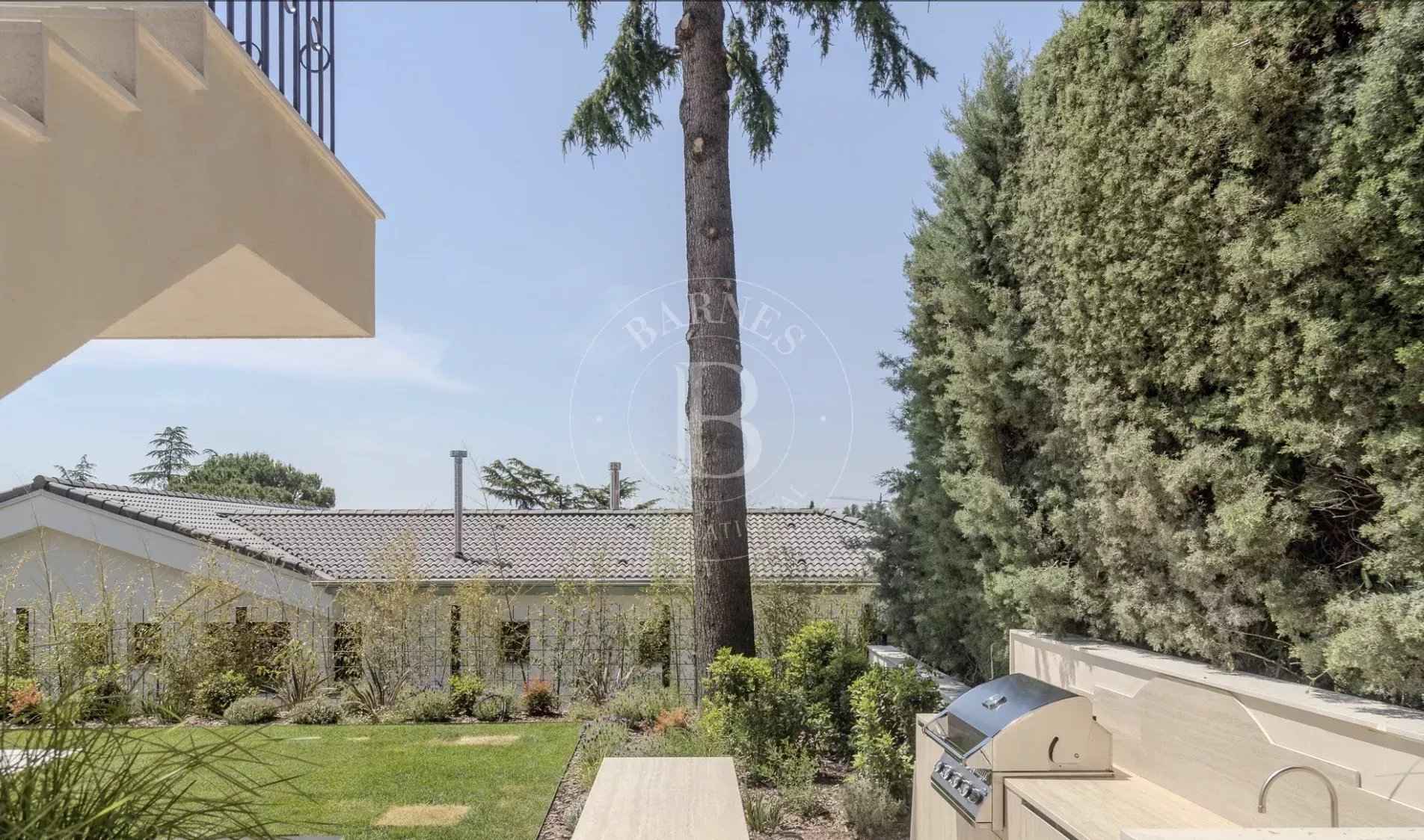 A89890256551cea095824a4e3b7c3bdb 10545d1a48 1904 original - Attribut alt par défaut.