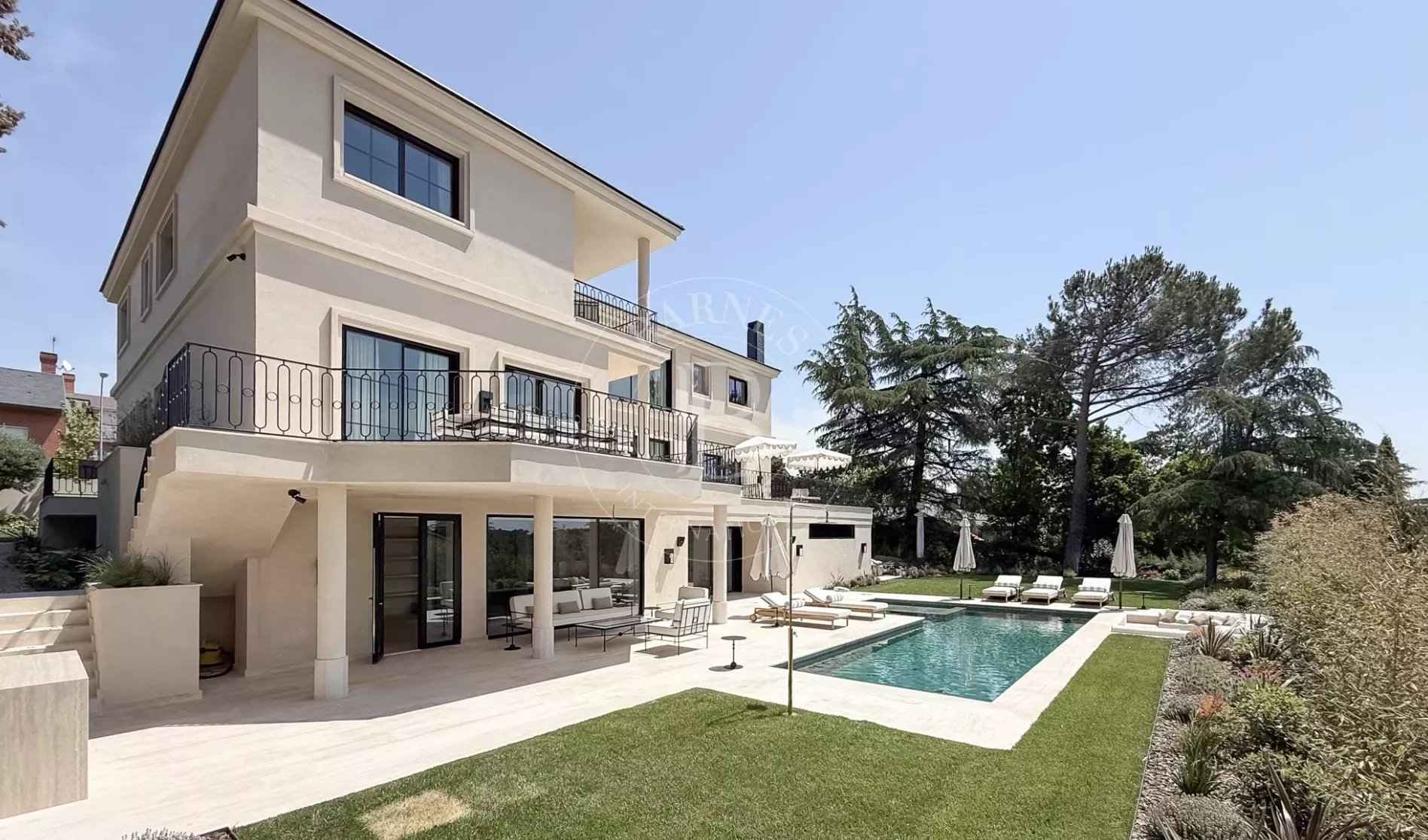 0ba8eae82e0665932973860567e27d1d bc07b7a807 1896 original - Attribut alt par défaut.