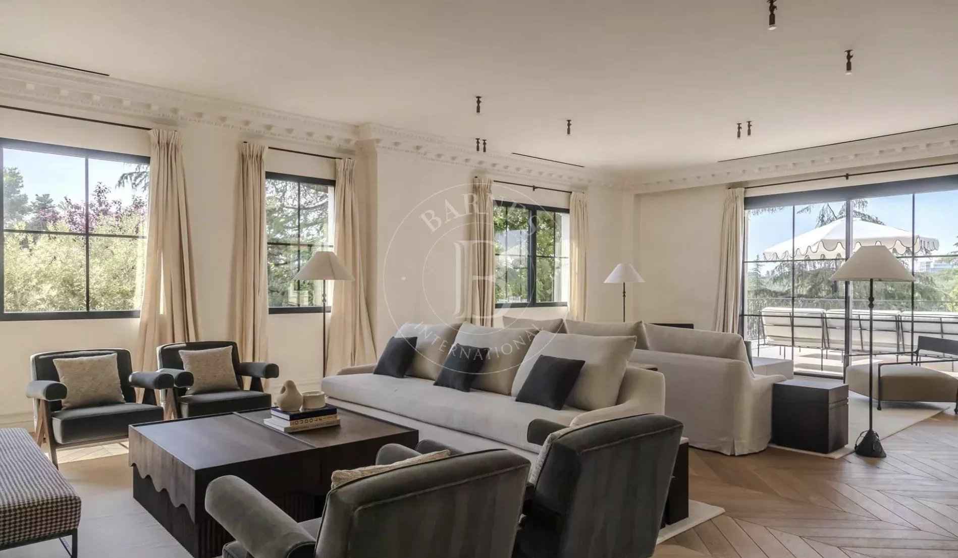 5d0062cc293211930724cd739540c00a aaf032516a 1898 original - Attribut alt par défaut.