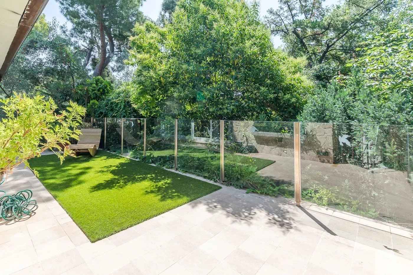 Bef53b7bc9b38b3e6f4b03f9a1399808 42f00029e9 1400 original - Attribut alt par défaut.