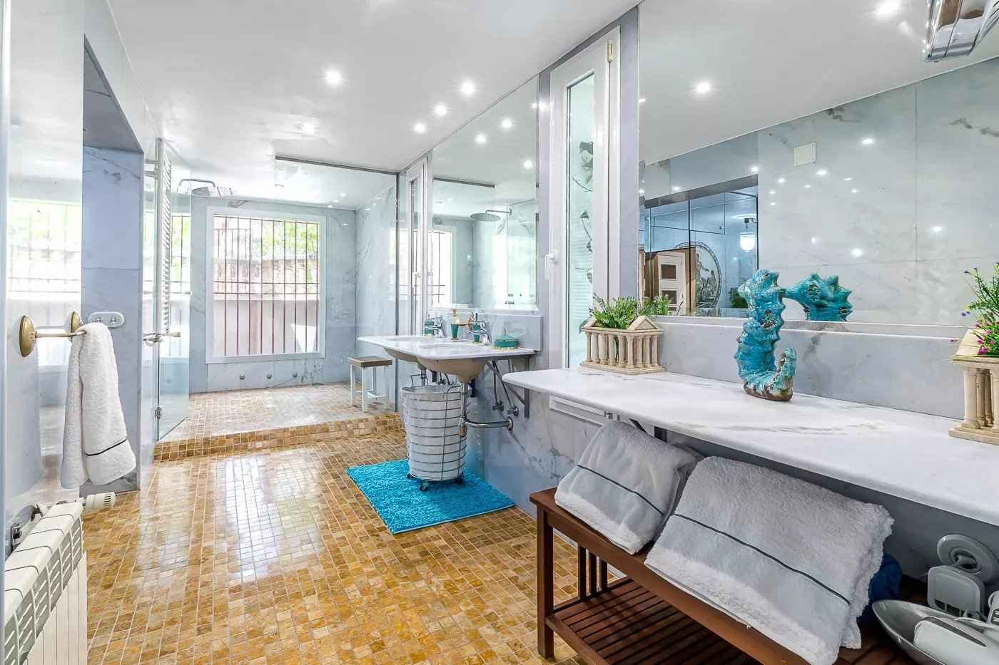 4d2fad62ff1d4f074b8eb8db98ef5efb acb2f4e221 1400 original - Attribut alt par défaut.